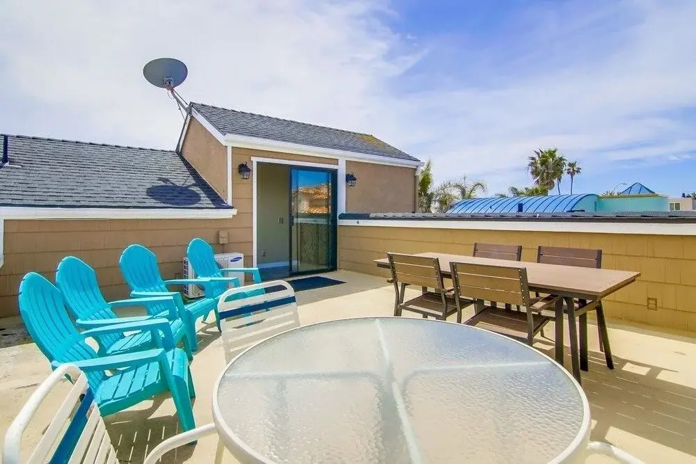Beach Style 1 - 4 Br Townhouse