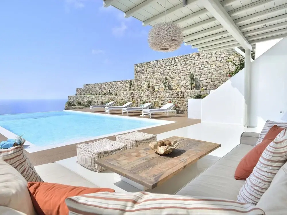 Coastal Retreat With Wellness