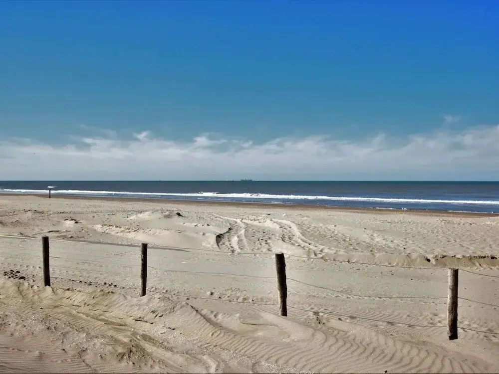 Terraced House by Katwijk Beach & Center