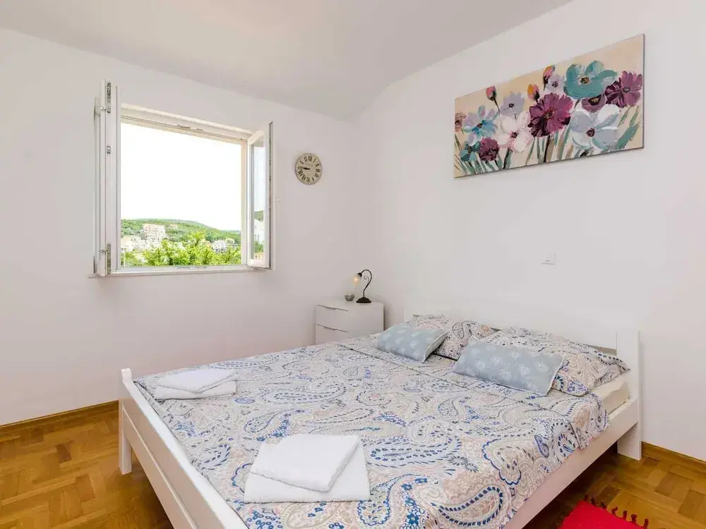 Ana Apartment - One Bedroom Apartment With Balcony