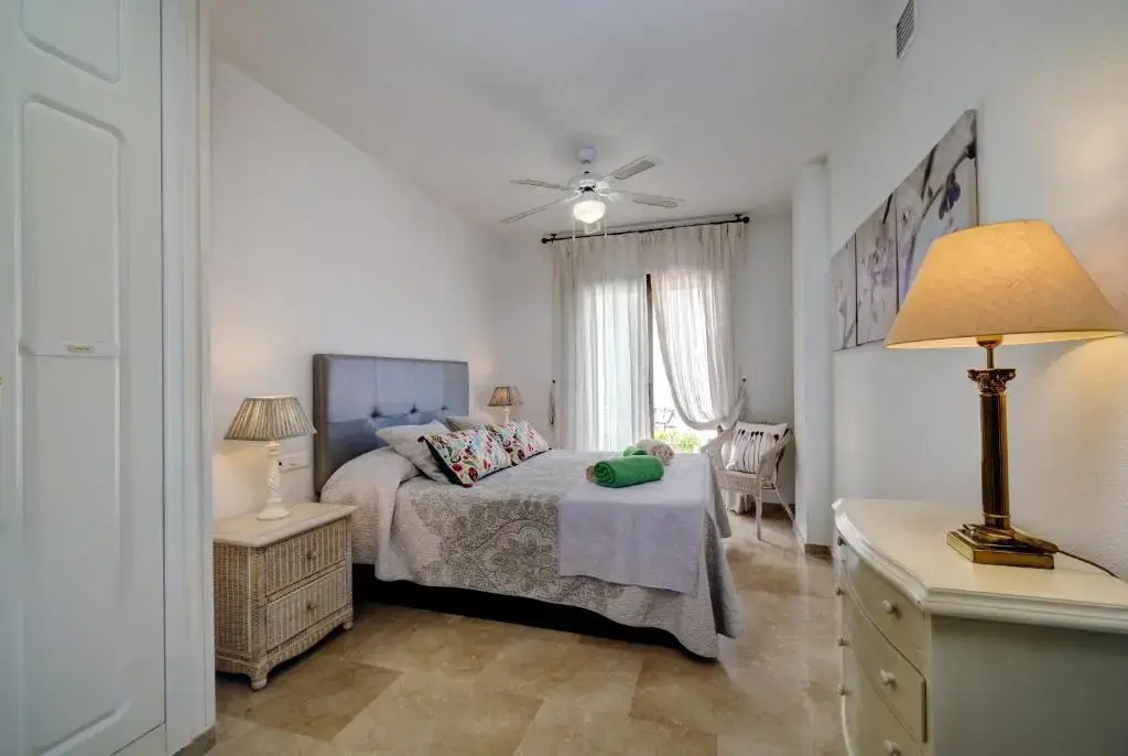 Apartamento 409 Marina Real Puerto de la Duquesa playa