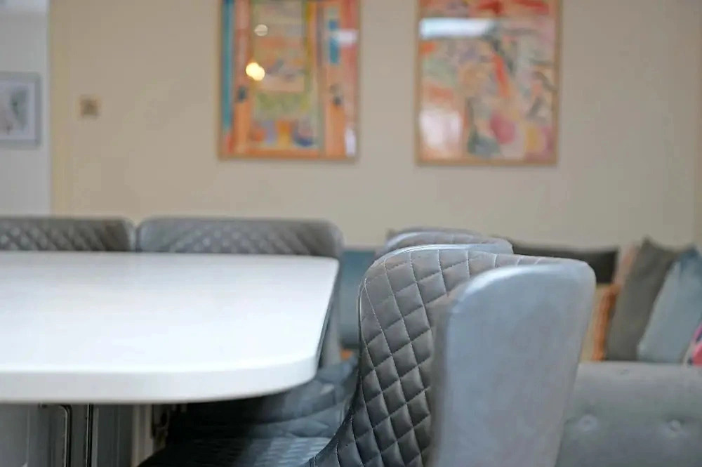The Green - Stylish Home Sleeps 6 With Parking