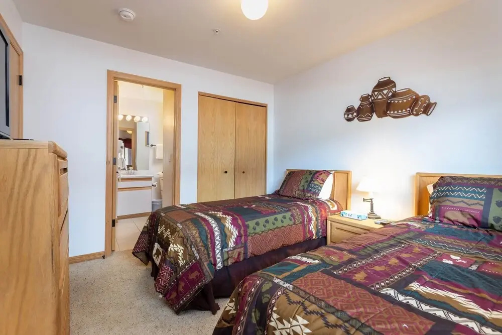 113 Cinnamon Ridge 2 Bedroom Condo by RedAwning