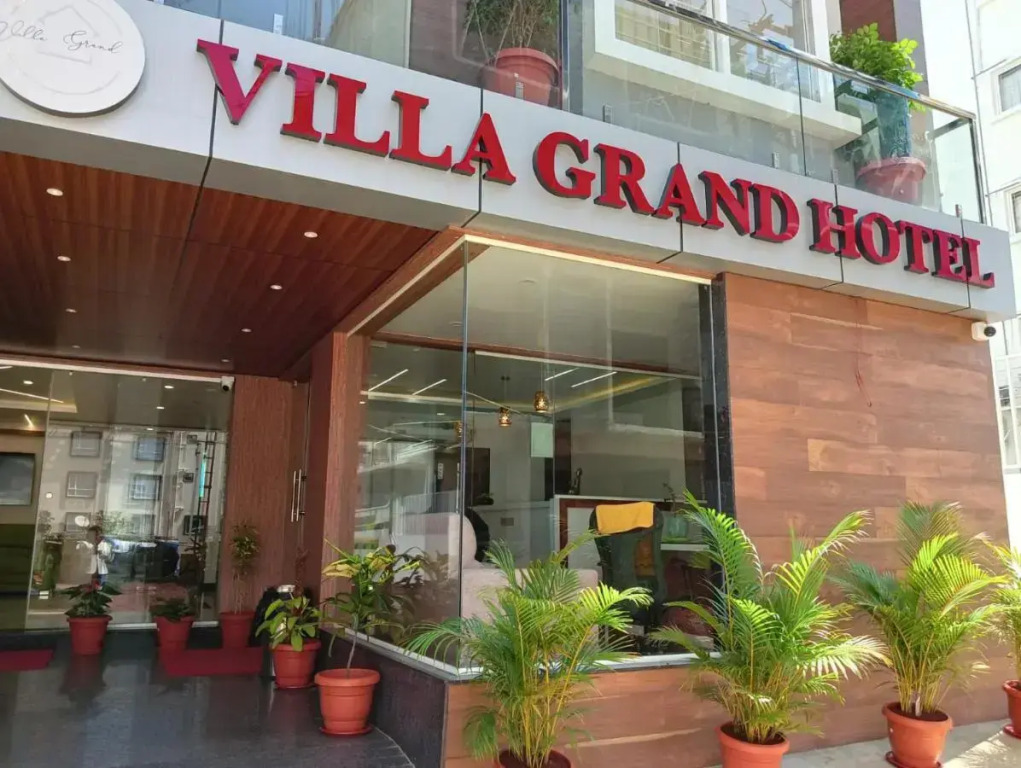 Villa Grand Hotel Near Kempegowda International Airport