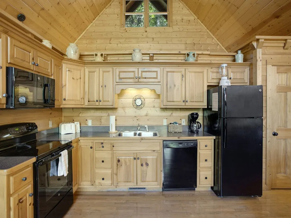 Smoky Bear Lodge by Jackson Mountain Homes