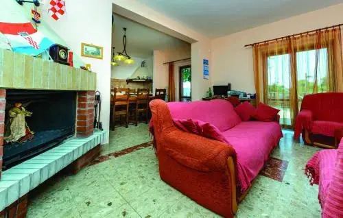 Awesome Home In Zaton Veliki