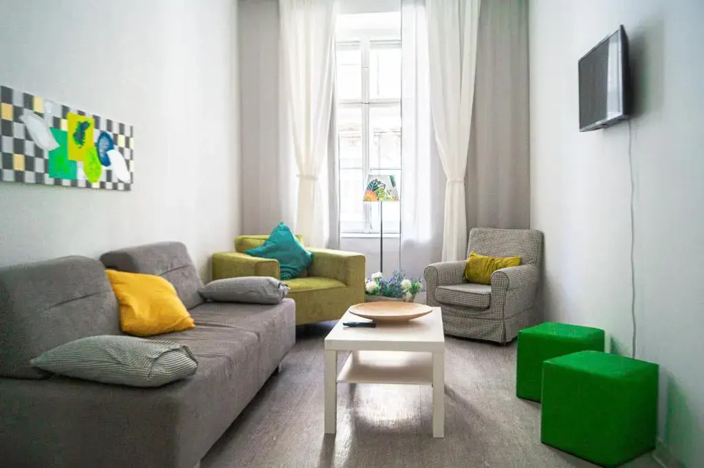 Central 2BR Apt. - Lovely for Long Stays
