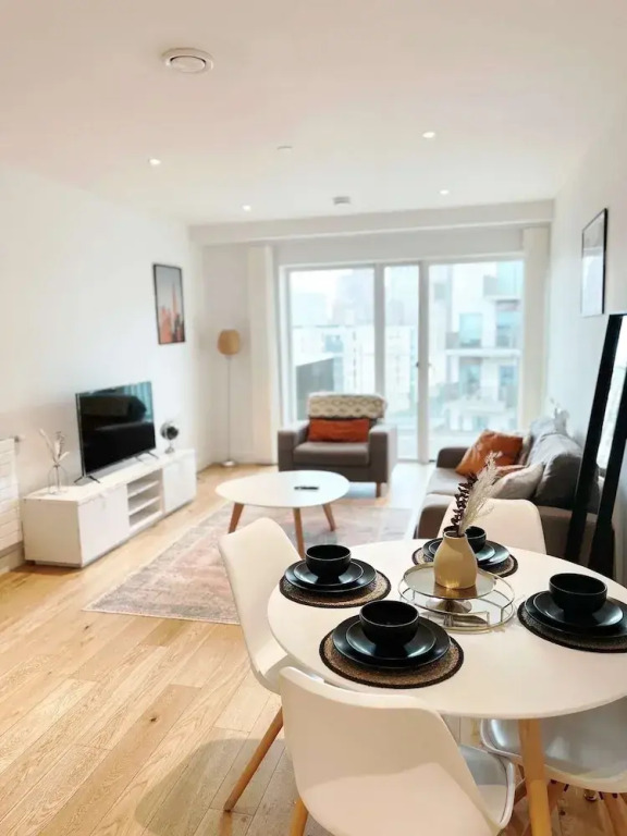 London Apartment Oasis - Close to City Center