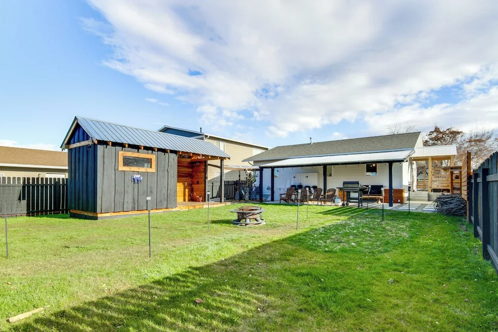 12 Mi to Bozeman: Duplex w/ Sauna & Yard