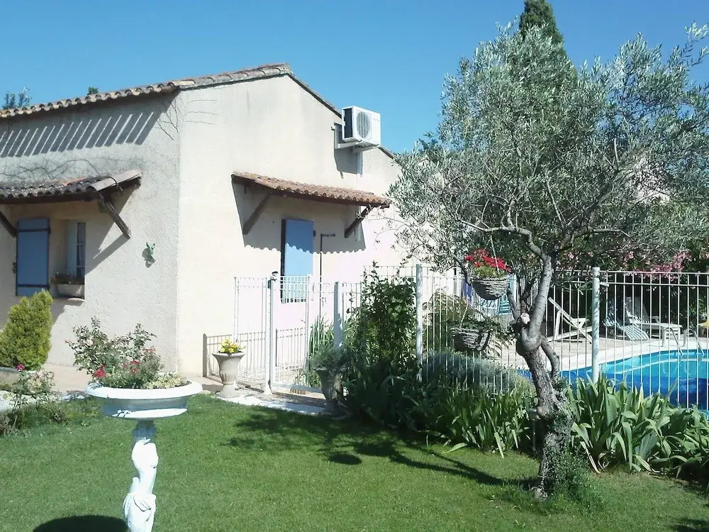 Comfortable Cottage With Pool, on Walking Distance From Town