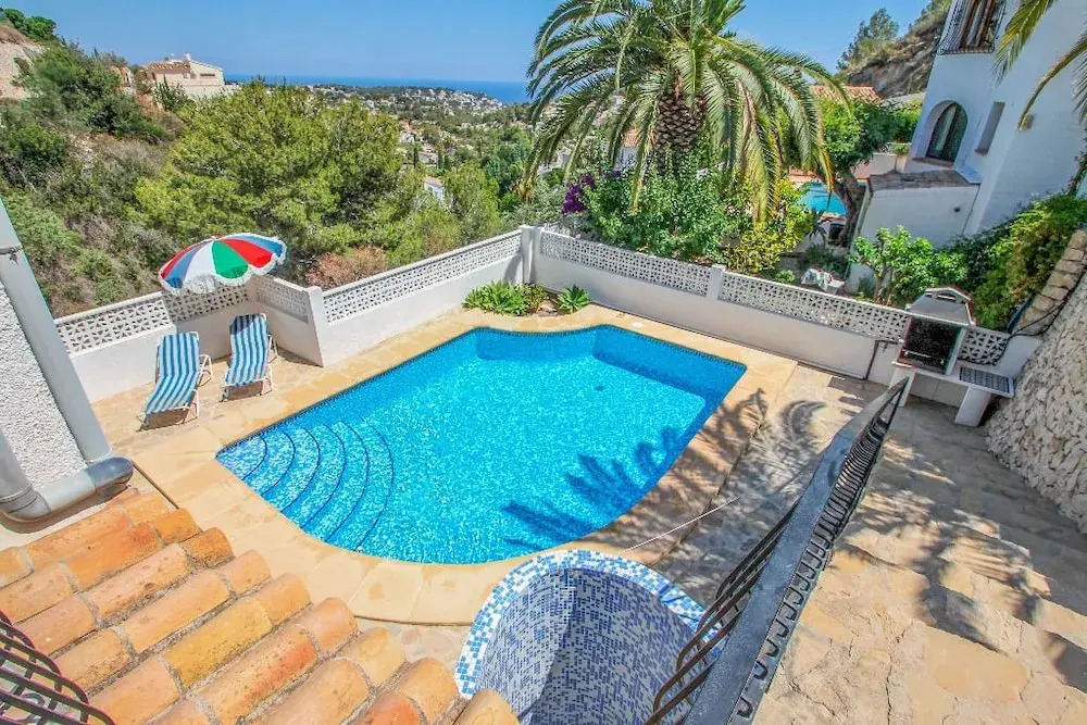 Linda - modern villa with splendid views in Benissa