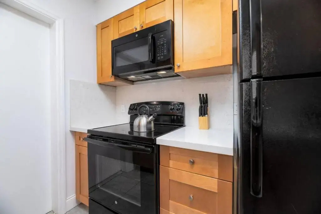 Bayshore Breeze 3 - King Bed, Kitchen, Parking