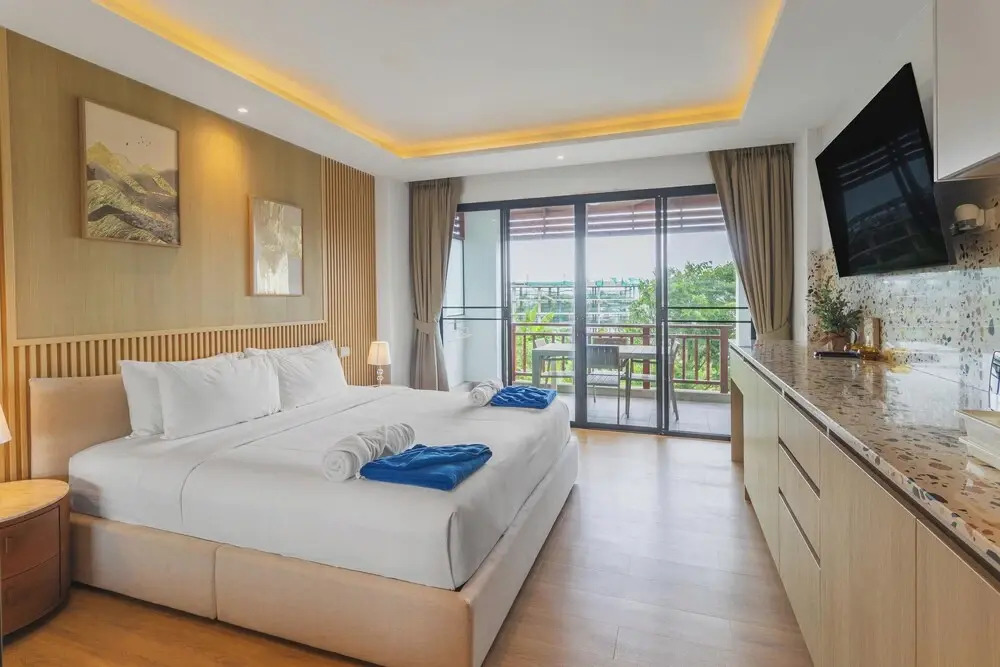 1BR Condo Pool 5min Walk to Beach C131