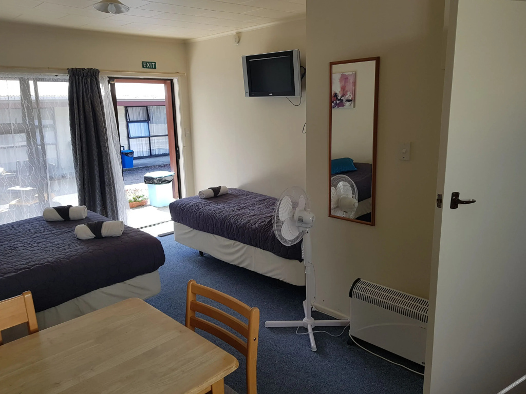 Camellia Court Family Motel