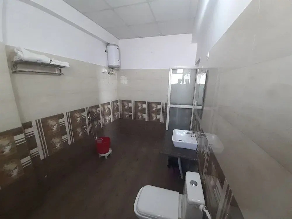 Fabhotel Shiv Palace