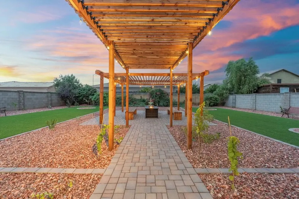 Private Hot Tub & Huge Yard: Phoenix Family Home