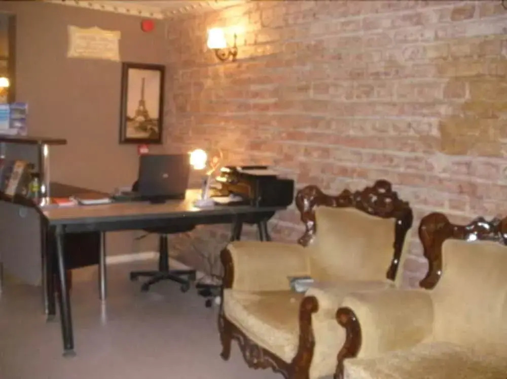 Red River Hotel