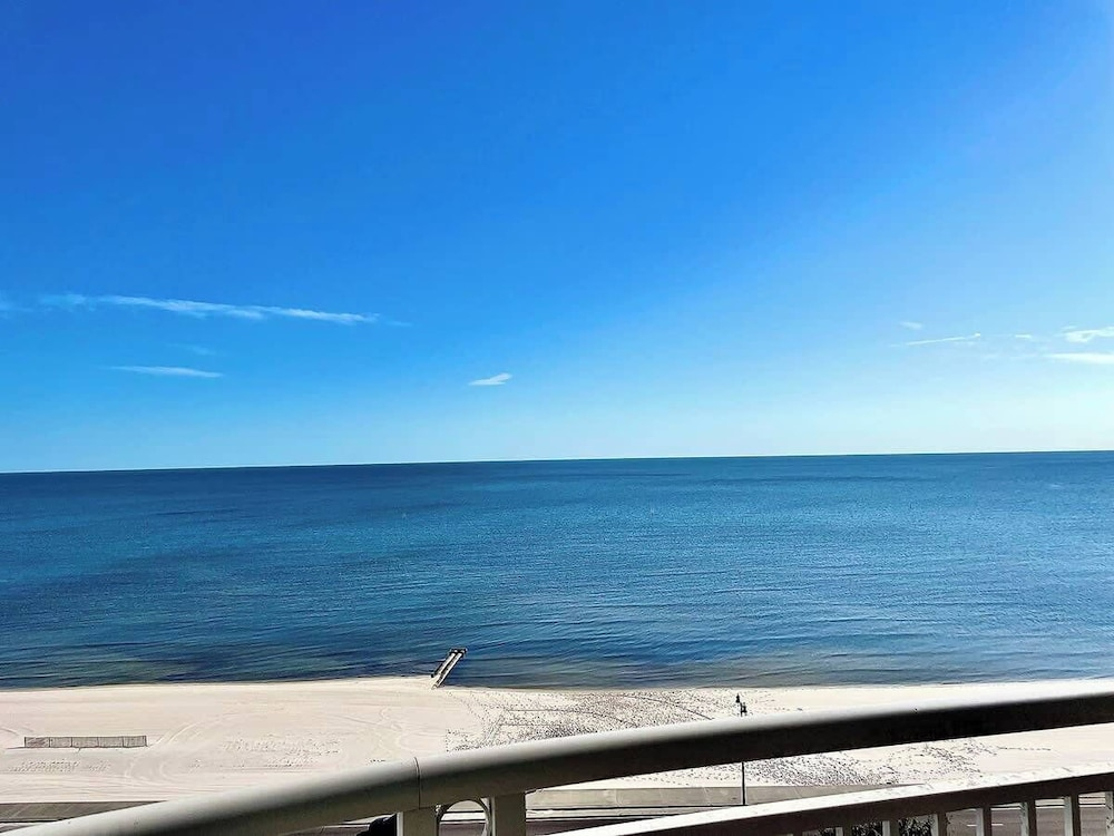 Beachview Condo in Legacy Tower 1-1004 - Fully Furnished 3 Bedroom 2 Bathroom
