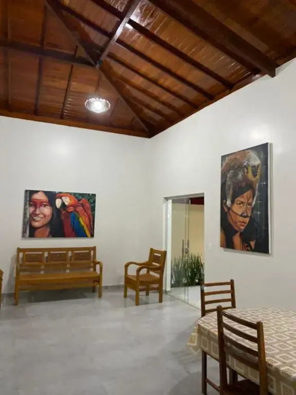 EXCELENTE E AMPLA CASA A 500 METROS DA PRAIA