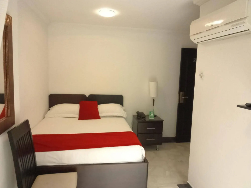 Hotel Calasanz Real