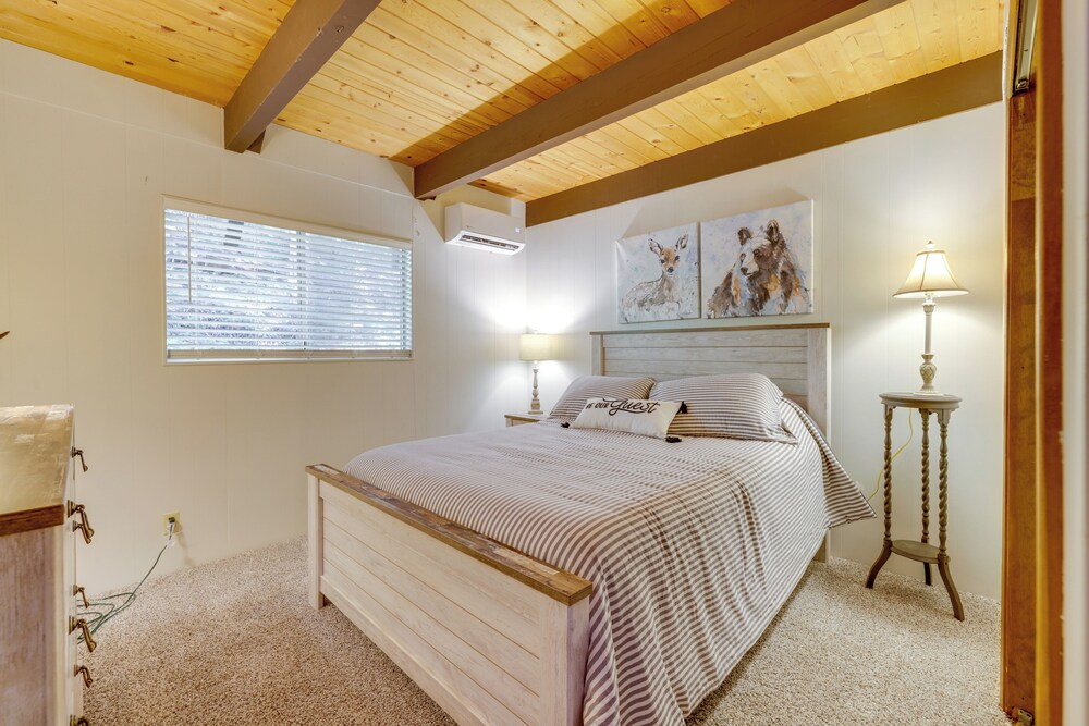 13 Mi to Skiing: Long Barn Family Cabin