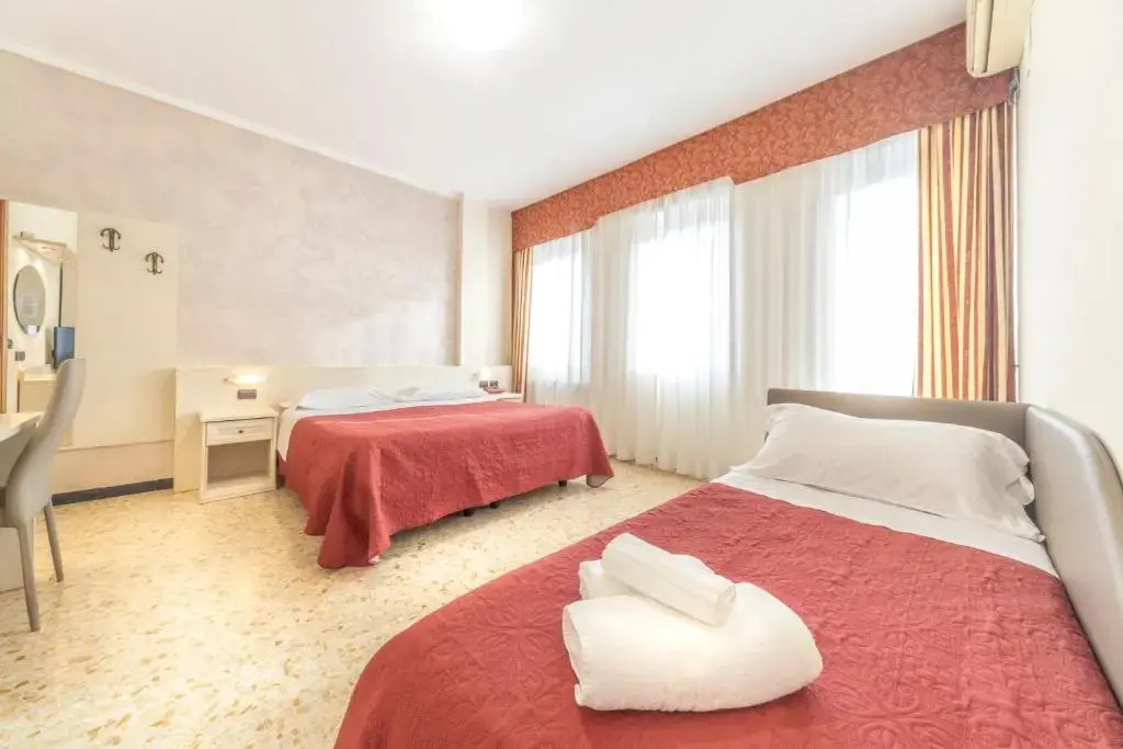 Gold Hotel