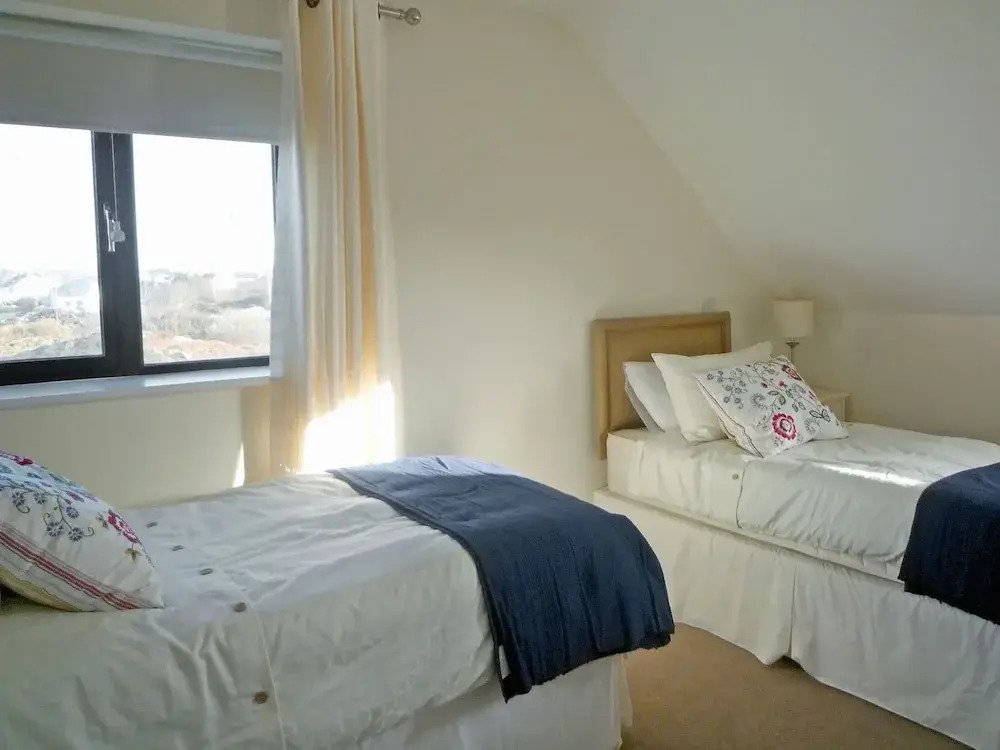 Cnocan Na Cuaig Carraroe by Trident Holiday Homes