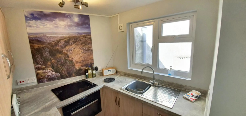 Cheddar Village Apartment