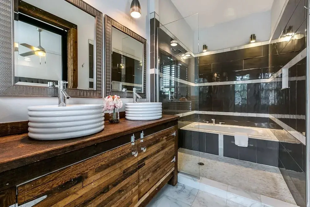 Spacious Townhouse close to FQ & City Hot Spots