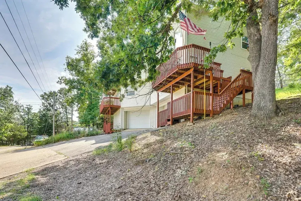 Pet-friendly Lake of the Ozarks Gem!