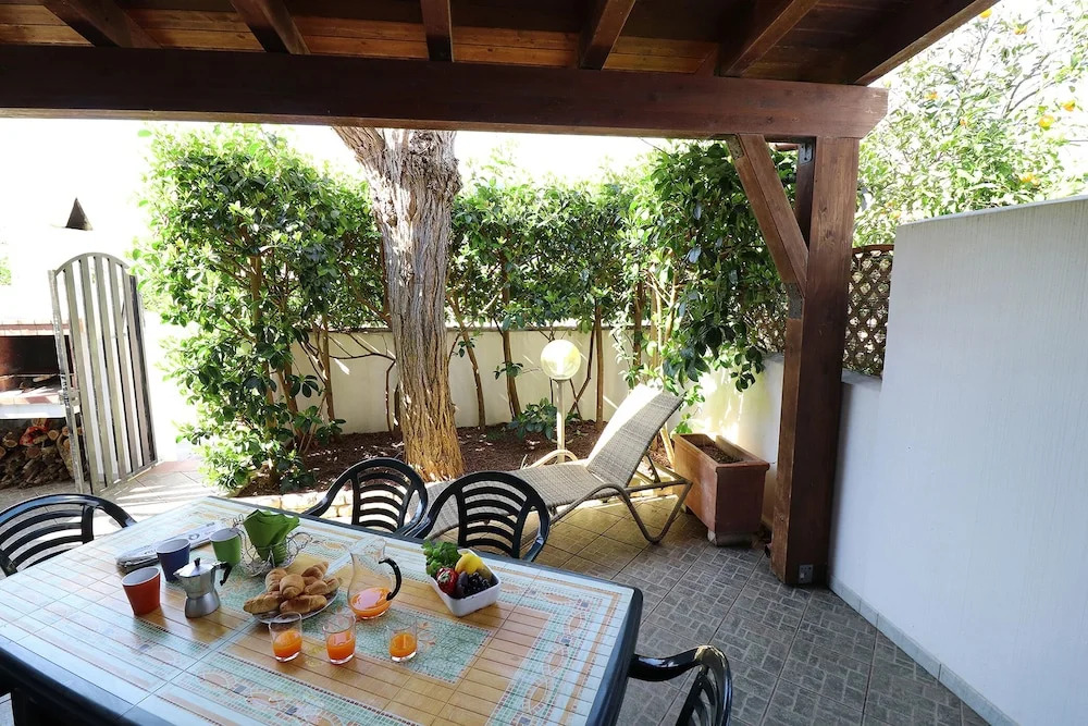 Ground floor villa with barbecue for 5 guests Pt48