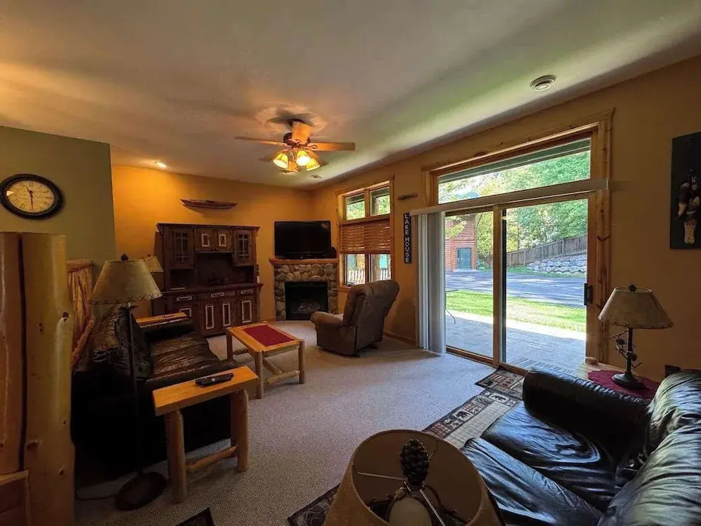 Minocqua Lake Condo B7- 2 Story Rustic Town Home