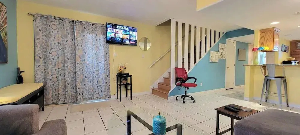 Near Beach - Cute & Cozy Pool
