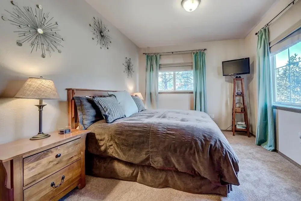 Tarn Landing C-19 1 Bedroom Condo by RedAwning