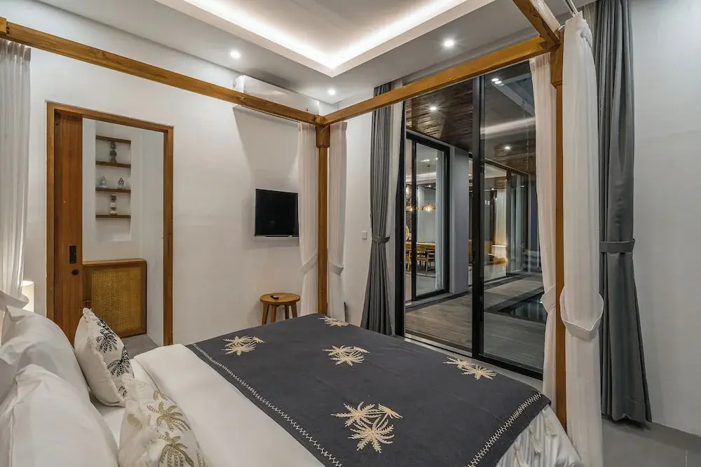 Bedawang, Exquisite Seminyak 4BR Villa with Huge Pool
