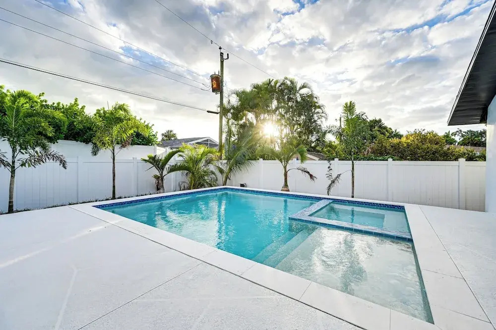 1 Mi to Beach! Modern Tropical Retreat in Naples