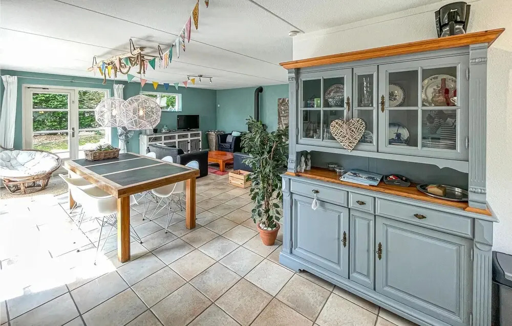 Cozy Home In Makkum With Kitchen