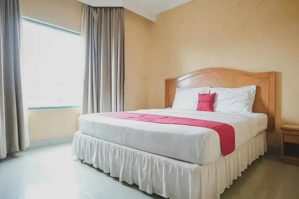 RedDoorz Plus near Tugu Tari TheHok Jambi