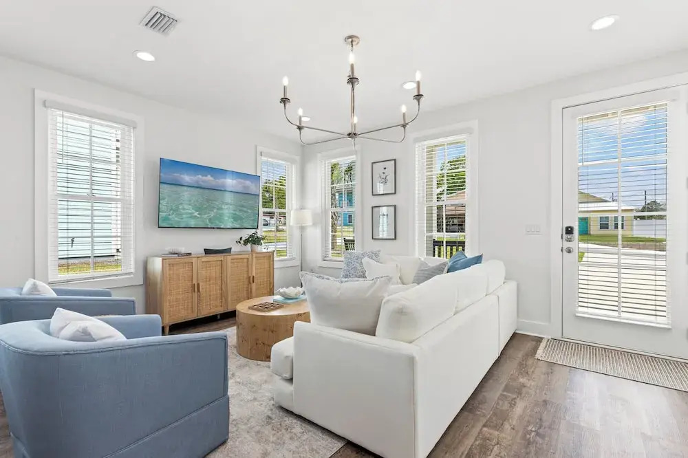 Spacious 6BR Beach Home Sleeps 15 Relax & Reconnect at Coastal Breeze