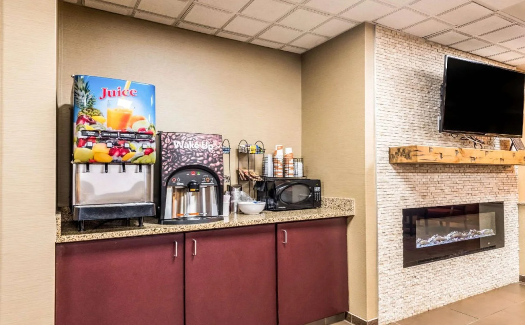 Comfort Inn & Suites Dayton Northwest - Englewood
