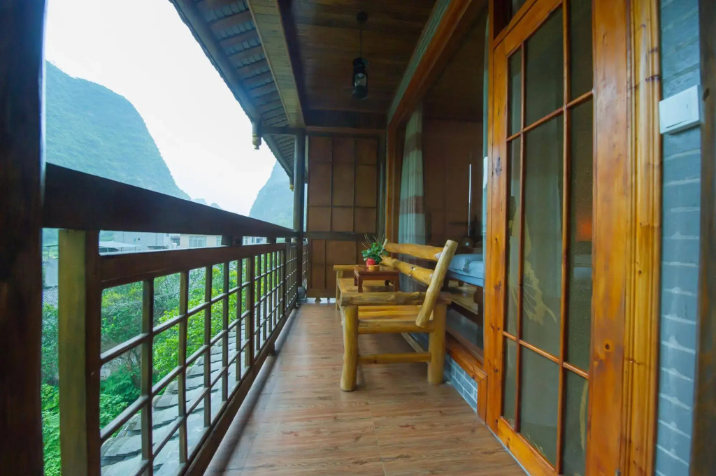 Yangshuo Scenic Mountain Retreat