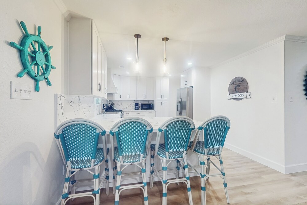 3BR Coastal Home w/ Coastal Design- Steps to Sand