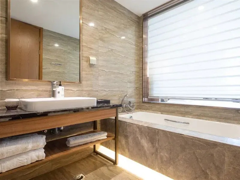 Meixu L Hotel (Zhenjiang Suning Plaza Xijindu Branch)