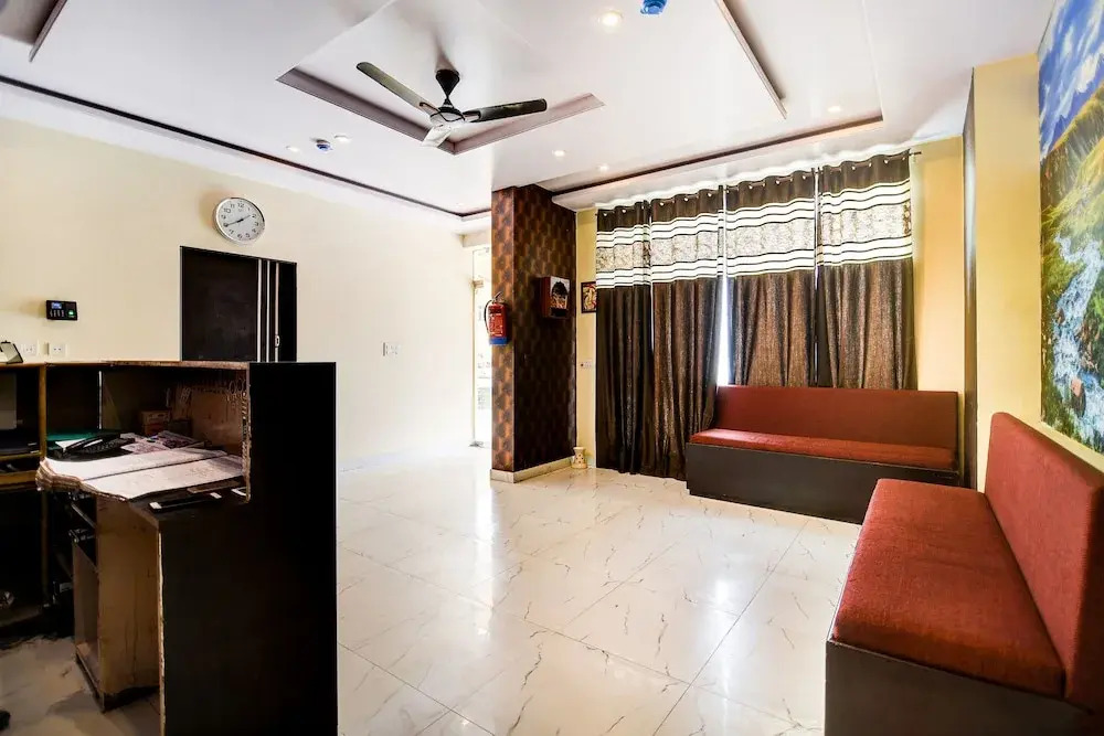 Oyo Flagship 28716 Panchasheel Enclave