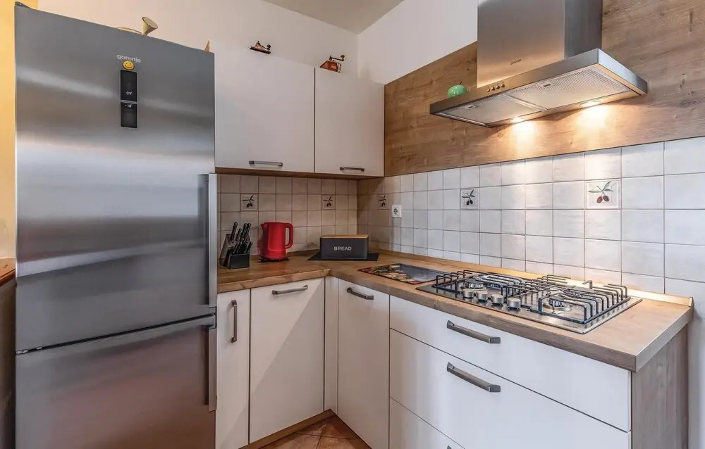 2 Bedroom Stunning Apartment In Fazana