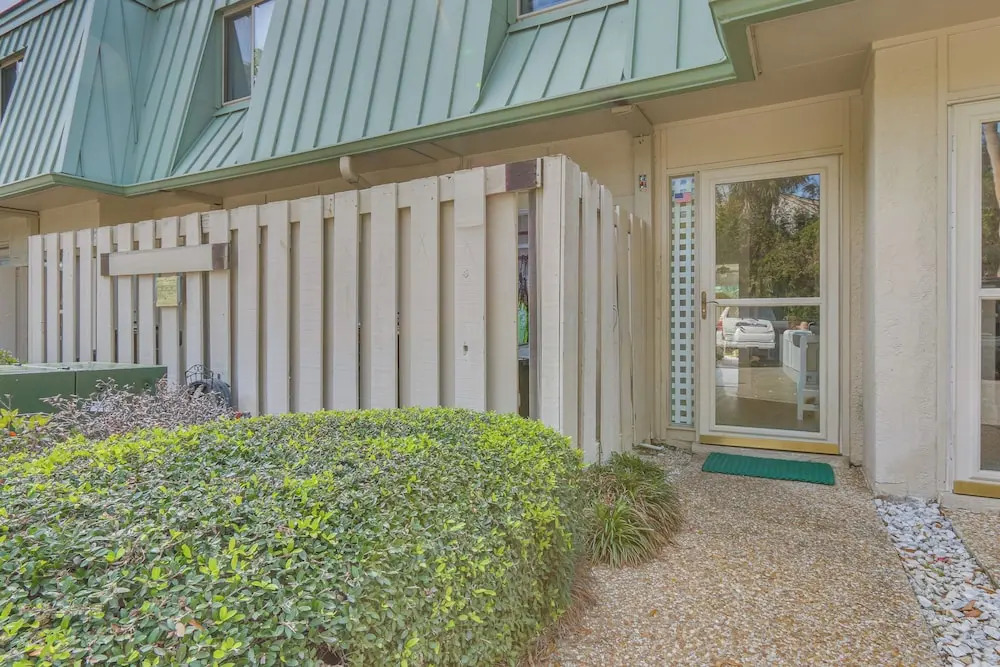 Walk to Beach! Hilton Head Island Escape w/ Pool