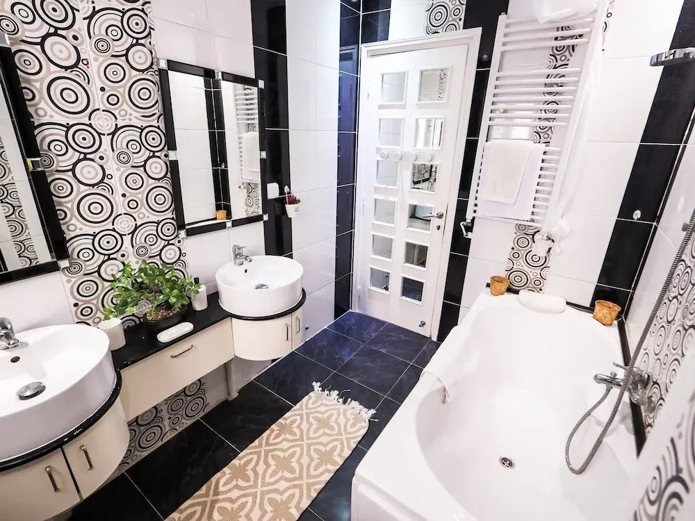 Charming Apartment With Panoramic Views in Historic Carthage