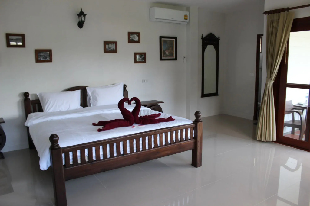 Villa Colina Khao Lak Rooms and Bungalows