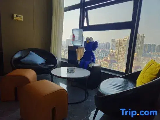 Happy Hotel (Wanjiali Square People's East Road Metro Station Store)