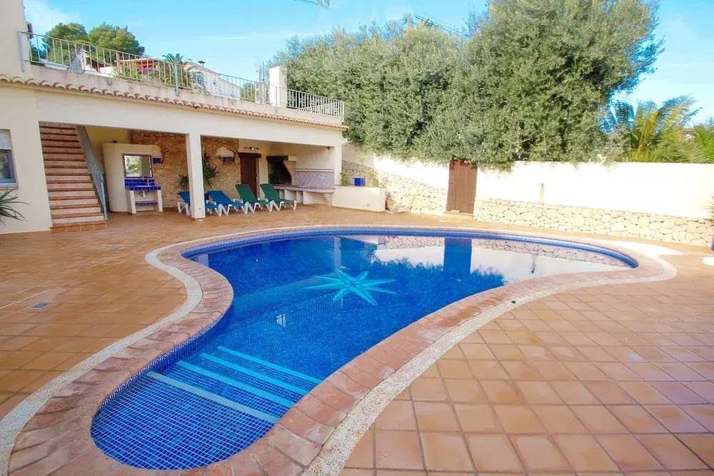 May - pretty holiday property with private pool in Benissa